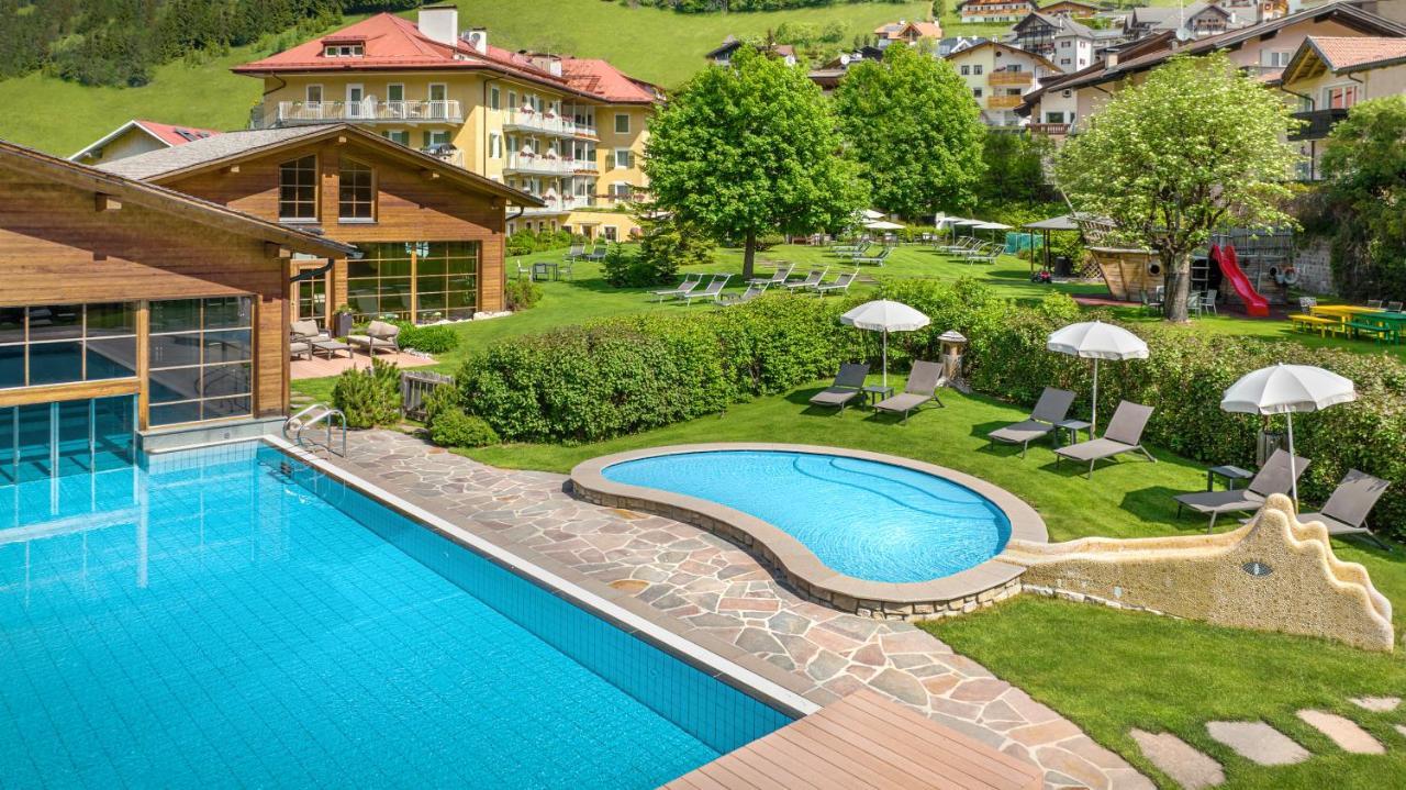 Family Hotel Posta Santa Cristina Val Gardena Exterior photo